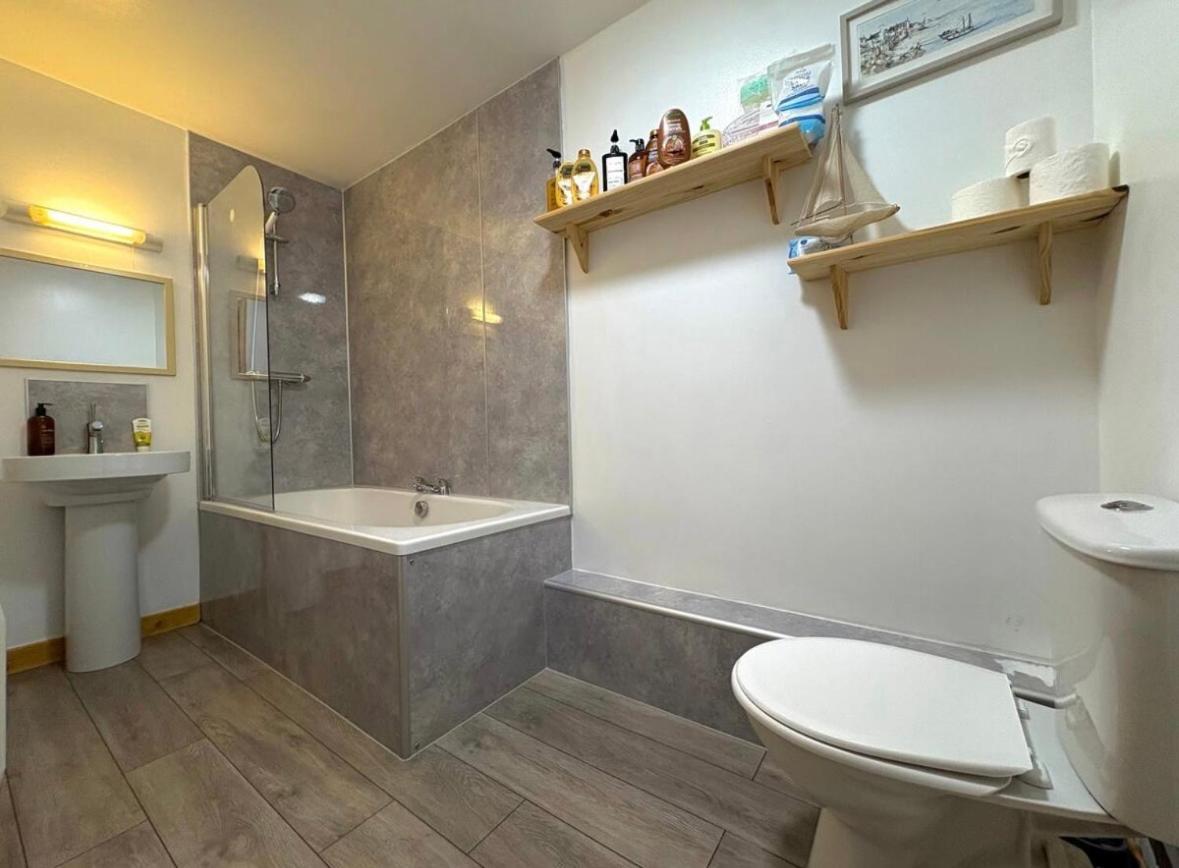 Cosy City Centre Apartment อินเวอร์เนส ภายนอก รูปภาพ